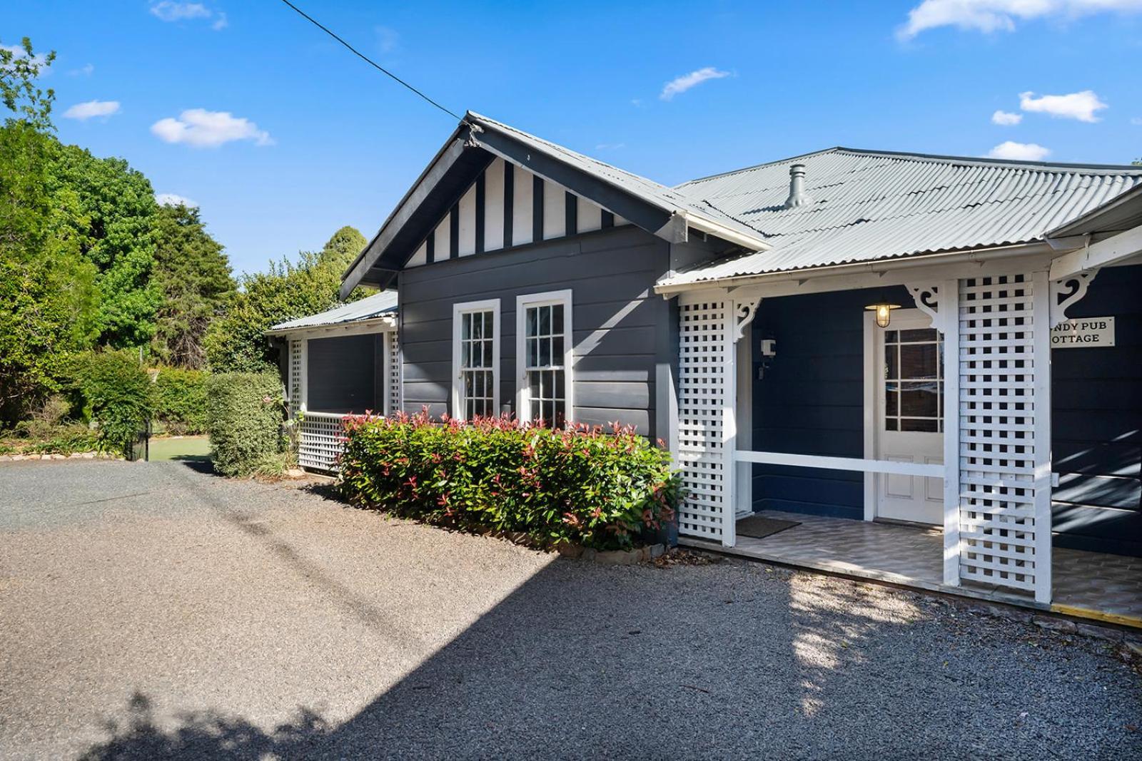 Bundanoon Hotel Exterior photo